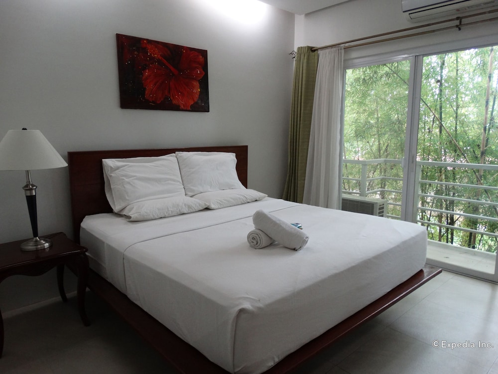 Deluxe Room, 1 King Bed photo 2