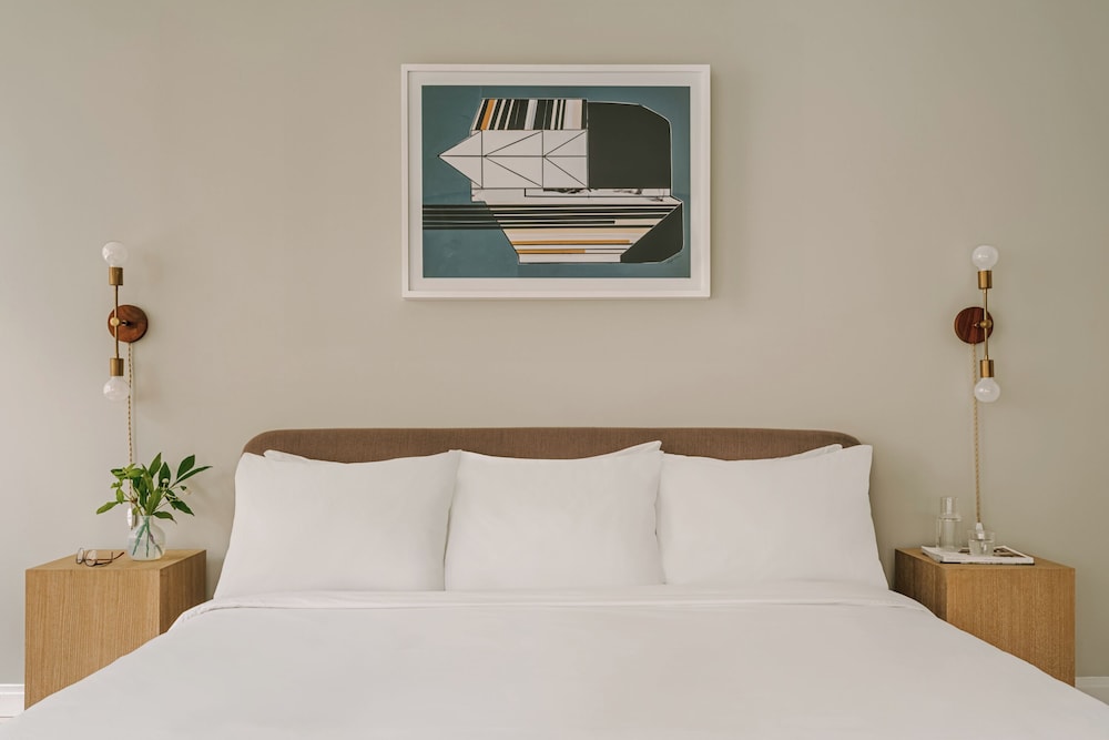 Superior Studio, 1 King Bed photo 2