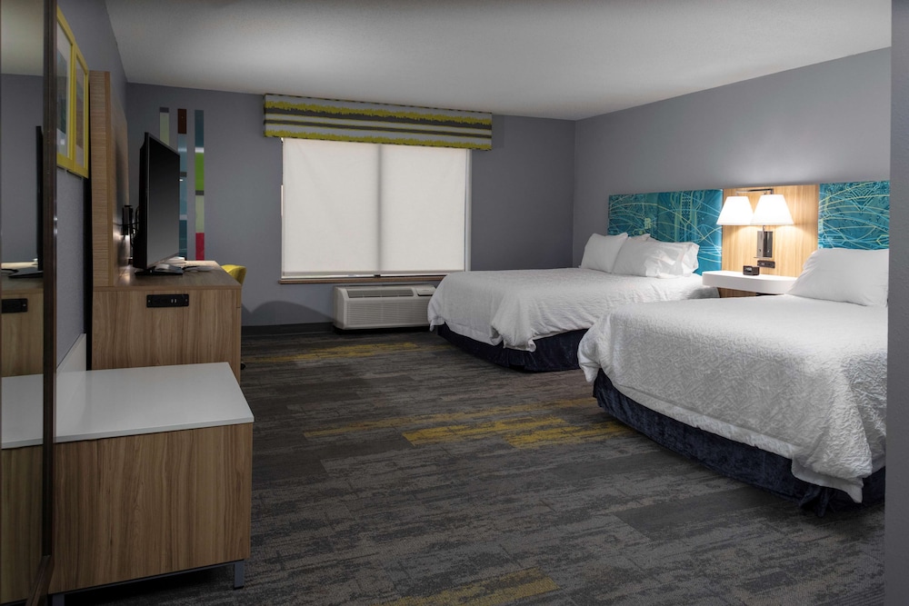 Room, 2 Queen Beds, Accessible, Non Smoking (Roll-In Shower) - Photo 3