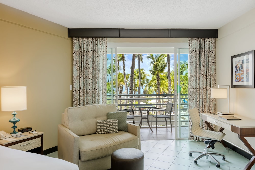 Balcony Pool View Room with 2 Double Beds - Photo 2