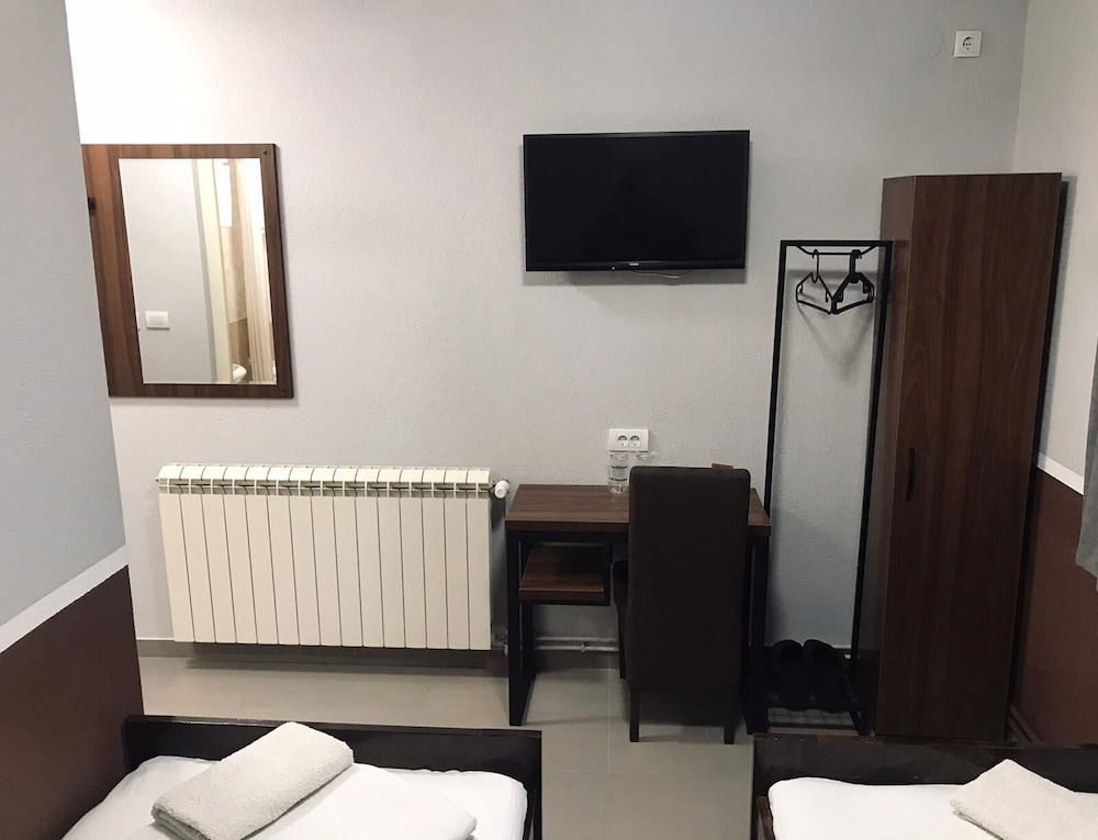 Basic Double Room, 1 Double Bed, Non Smoking photo 2