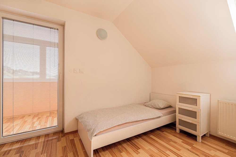 Family Apartment, Multiple Bedrooms (Lavrič Hideaway Apartment 4)