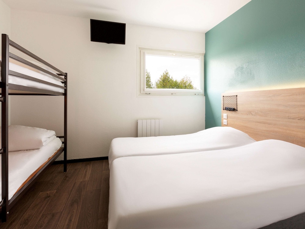 Standard Room, Multiple Beds - Photo 1