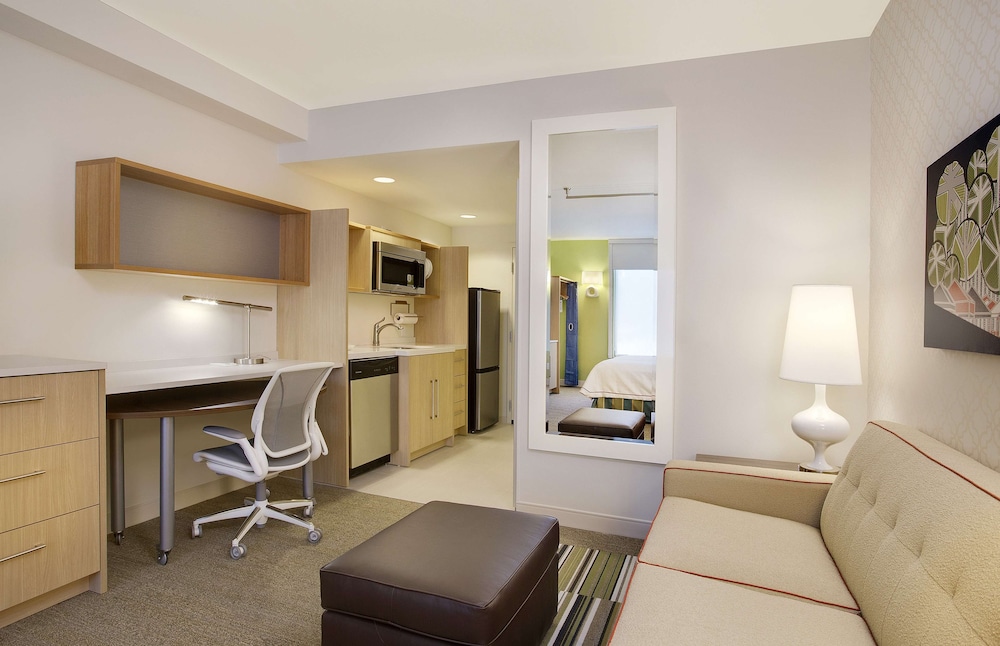 Studio, 1 King Bed, Accessible, Bathtub photo 1