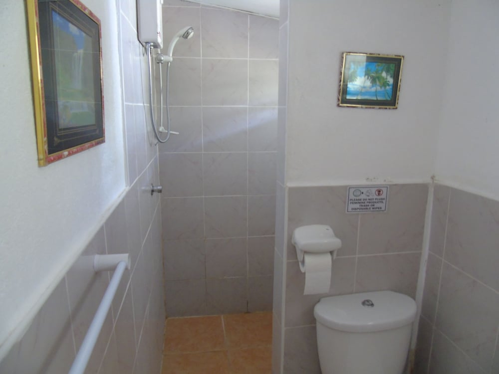 Economy Cottage, 1 Queen Bed, Pool Access, Poolside photo 2