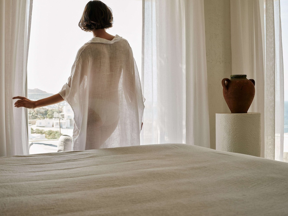 Junior Honeymoon Sunset & Sea View Suite with Outdoor Hot Tub thumbnail 5