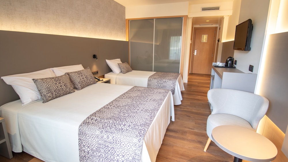 Triple Room (2 Adults and 1 Child) photo 2
