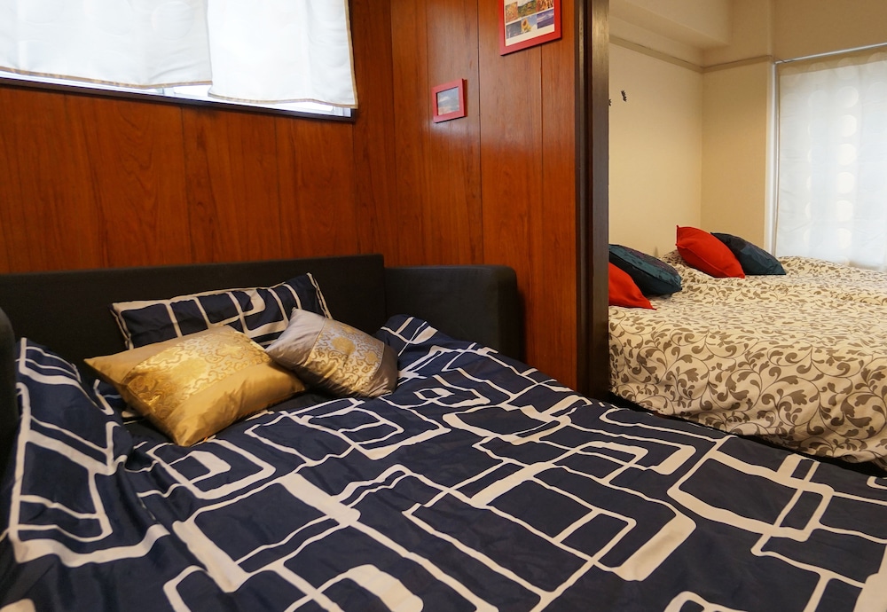 Queen Bed Room - Photo 3