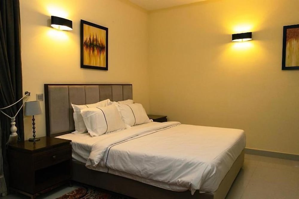 Gallery Room photo 2