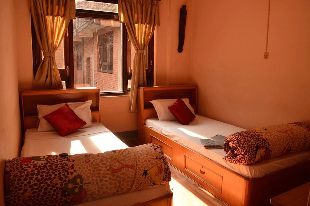 Economy Twin Room, 2 Bedrooms, Smoking, Courtyard View photo 3