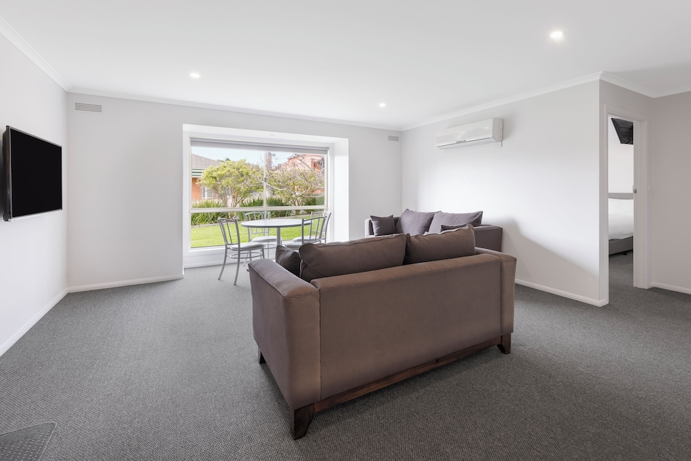 Two Bedroom Apartment - Photo 4