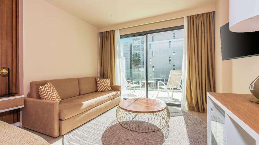 Junior Suite, Balcony, Pool View photo 2