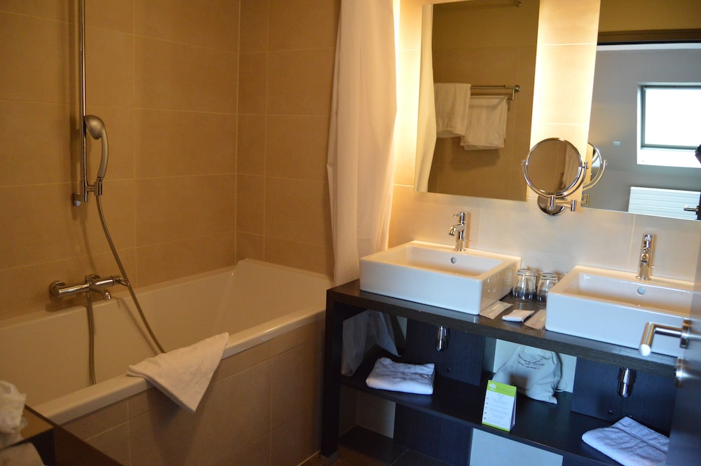 Suite, Lake View - Photo 12