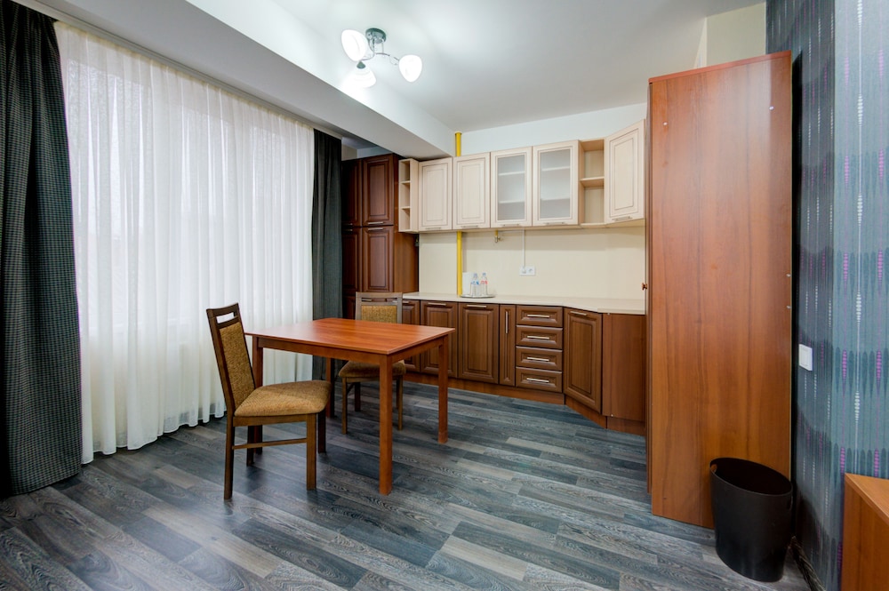 Standard Room, 1 King Bed, City View photo 3