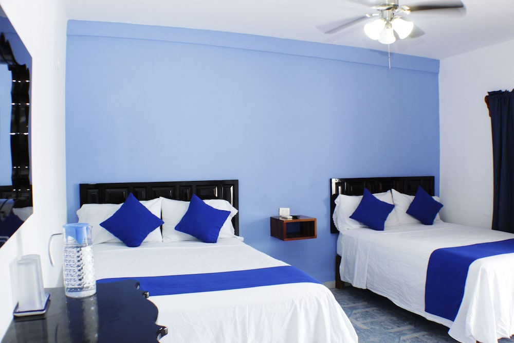 Standard Room, 2 Double Beds - Photo 5