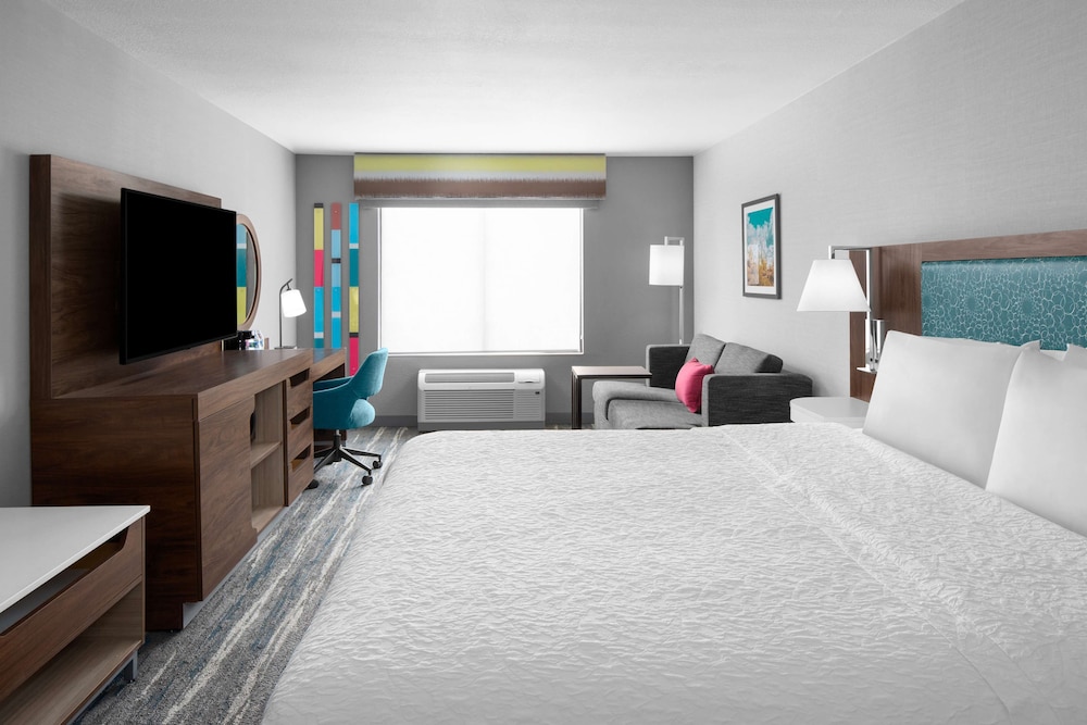 Suite, 1 King Bed, Non Smoking - Photo 3