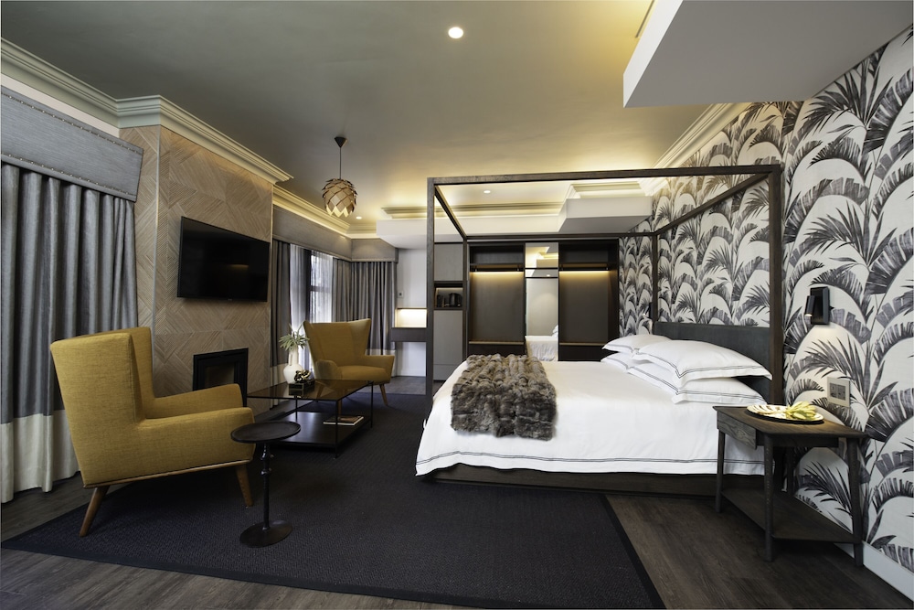 Premier Room