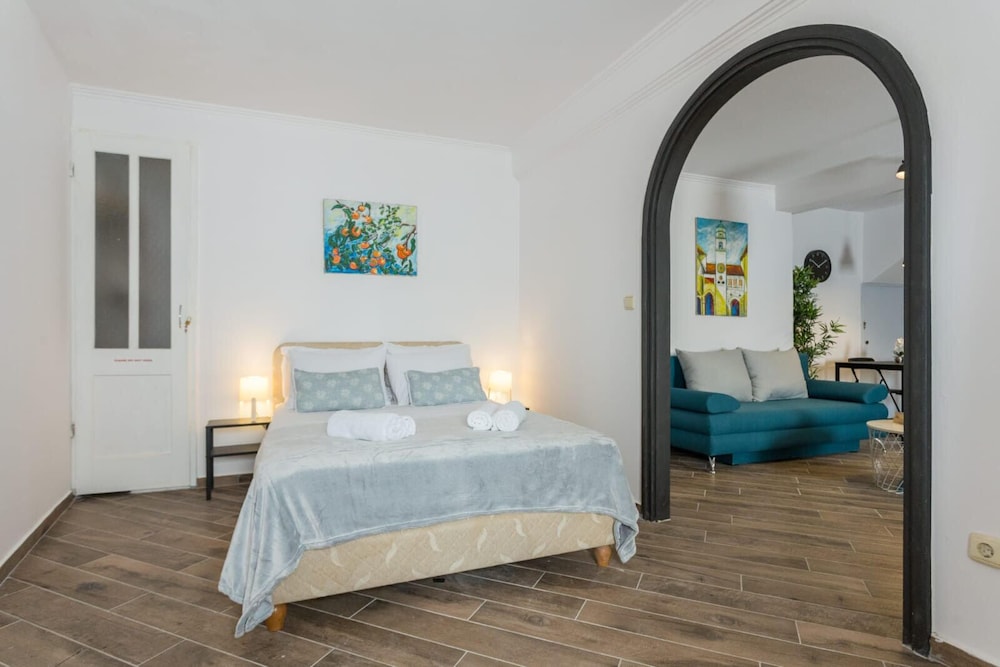 City Apartment Above Night Bar (Address Prijeko 15A)