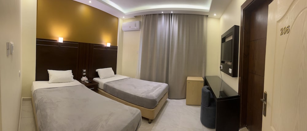 Deluxe Quadruple Room - Photo 2