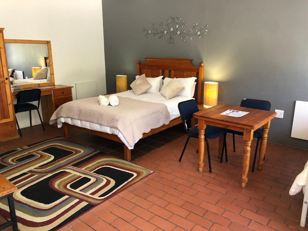 Standard Triple Room, 1 Bedroom, Non Smoking, Kitchenette photo 3