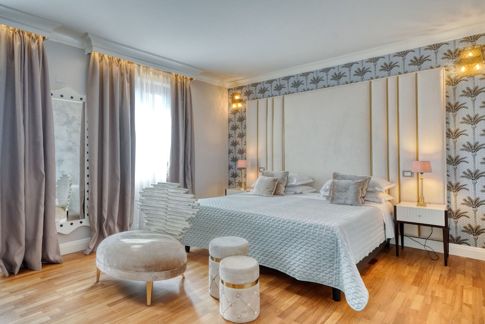Executive Suite, 3 Bedrooms, Terrace, Lake View - Photo 6
