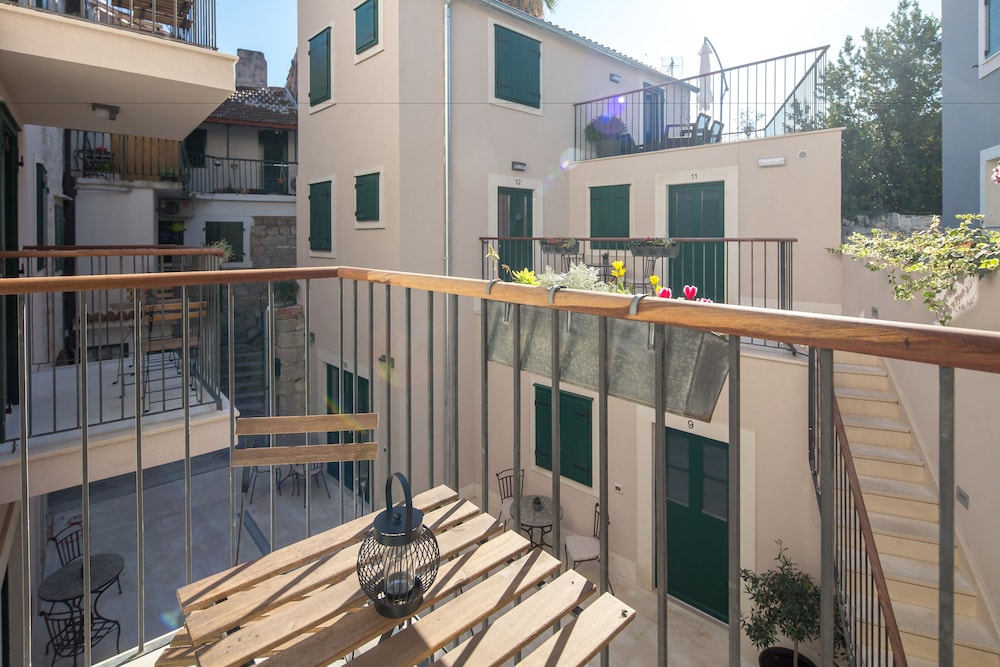 Studio, Balcony, Courtyard View