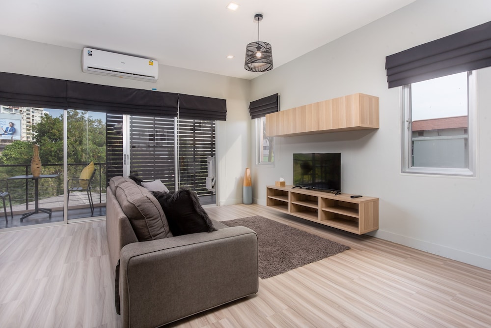 Two Bedroom Balcony Apartment - Photo 15