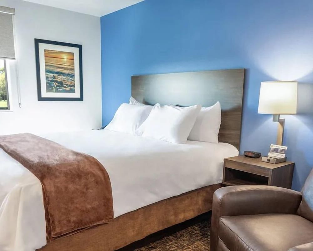 Room, 1 King Bed (Hearing Impaired w Recliner)