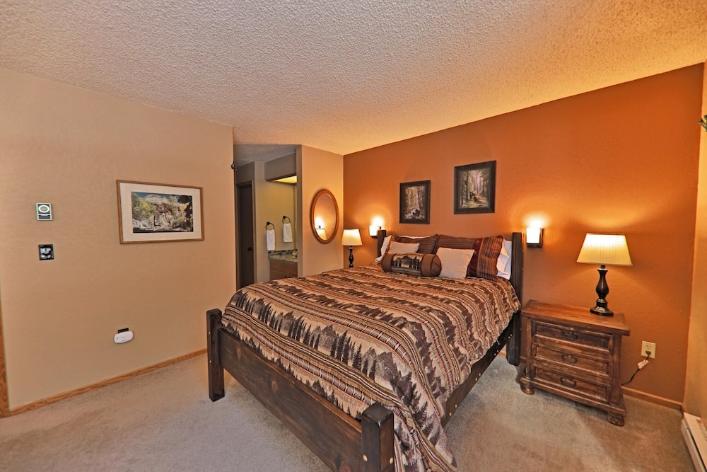 Condo, 2 Bedrooms photo 1