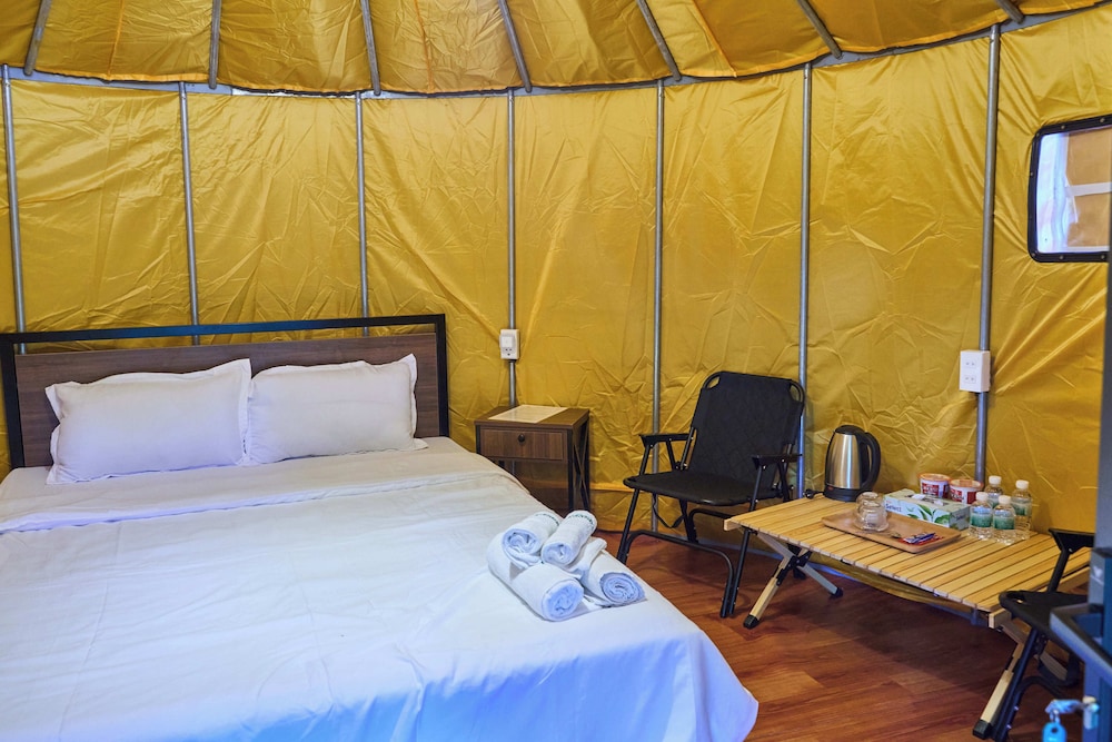 Classic Tent, 1 Queen Bed photo 3