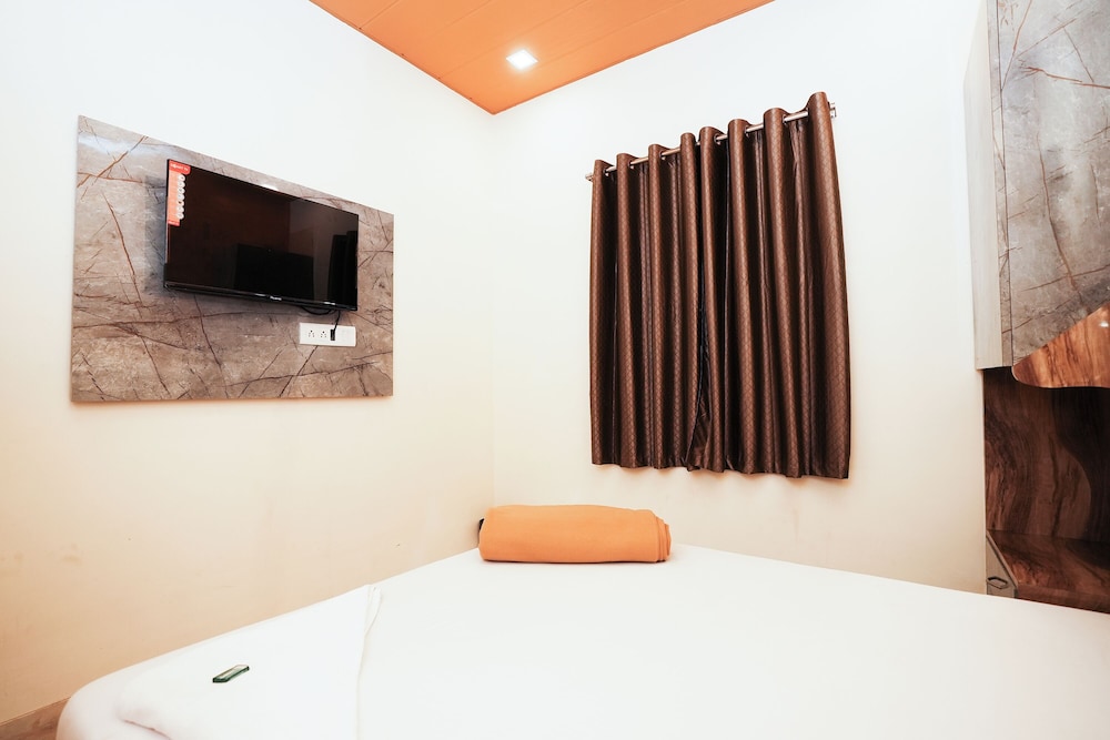 Deluxe Room - Photo 21
