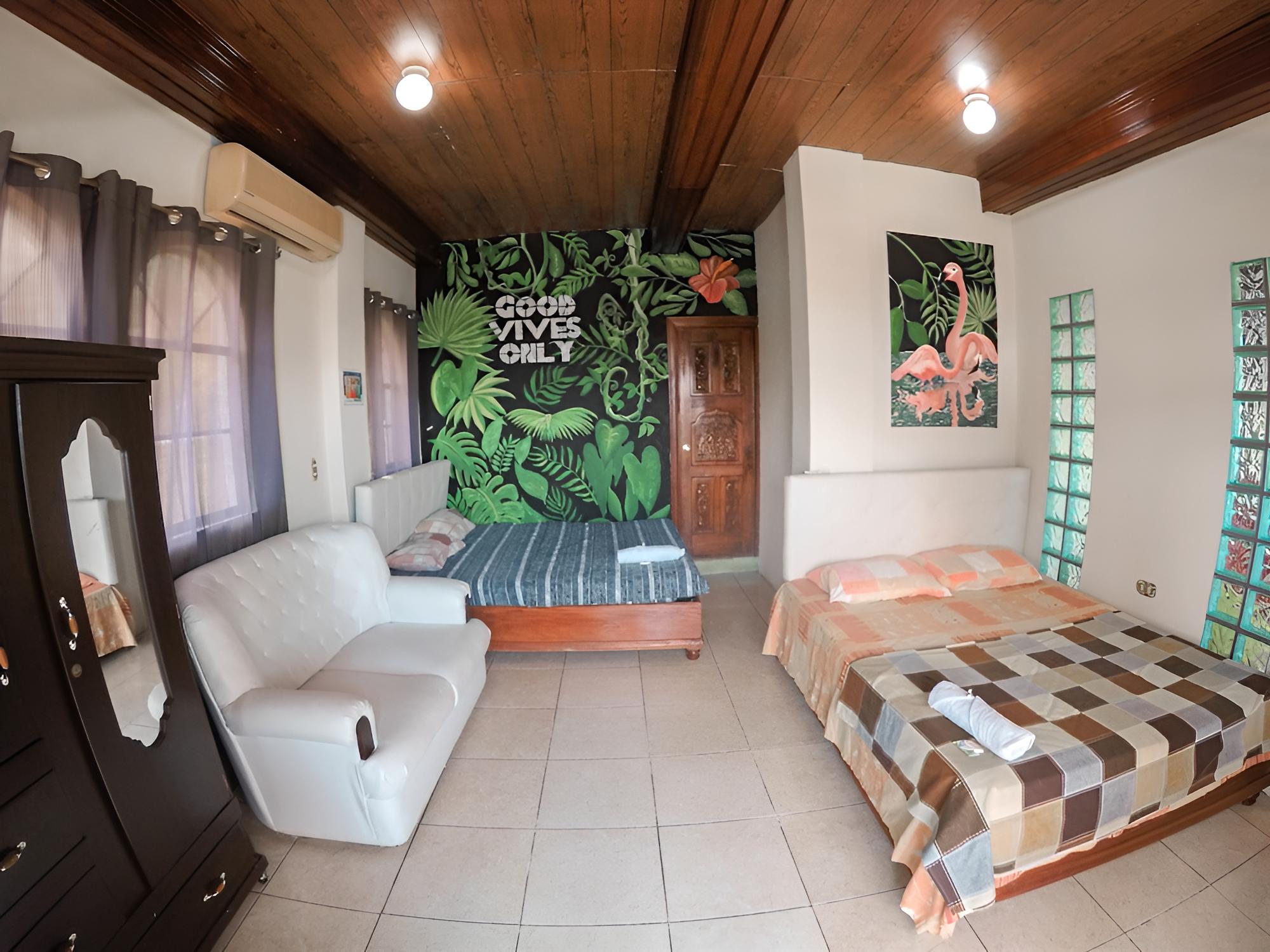 Family Suite, 2 Queen Beds, Non Smoking, Private Bathroom photo 3