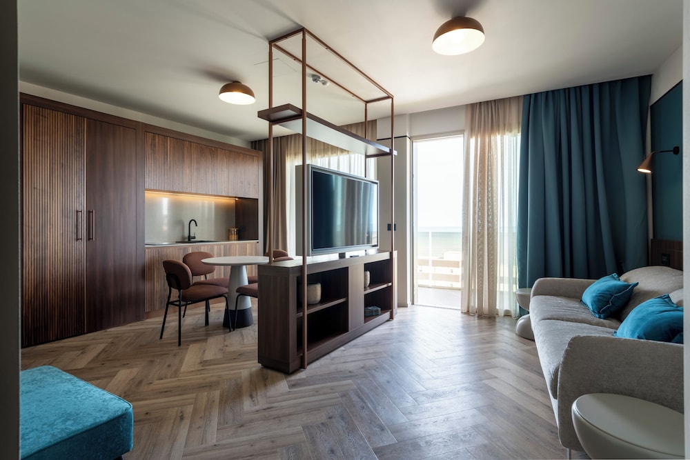 Signature Suite