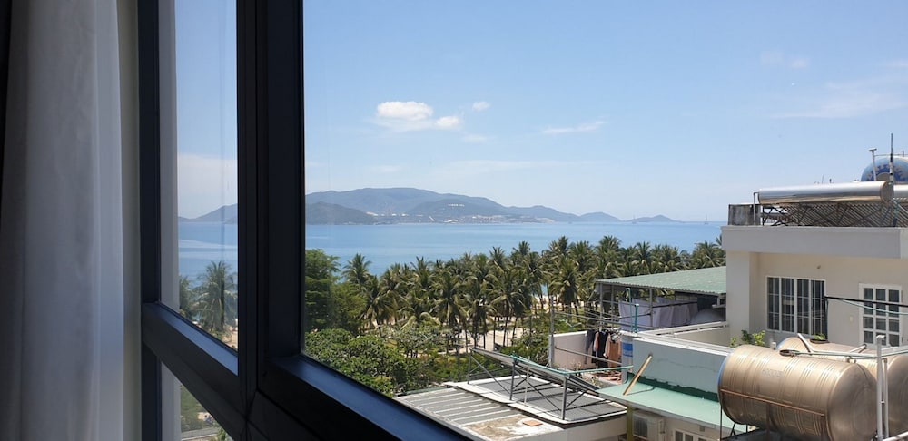 Deluxe Triple Room, City View - Photo 3