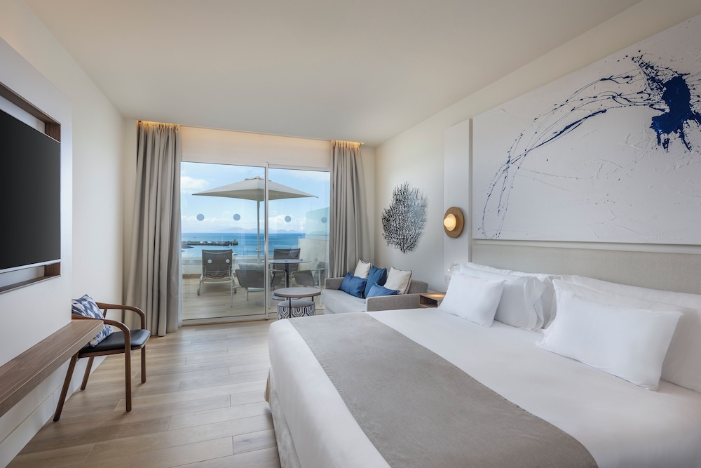 Superior Room (Sea Front | 3 Adults 1 Child) - Photo 1
