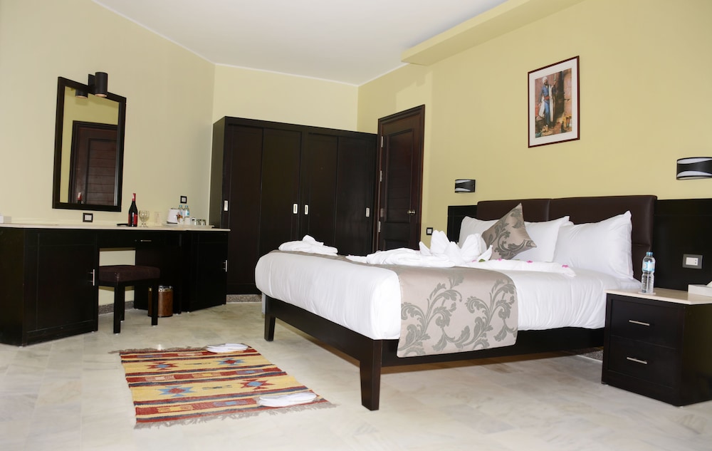 Family Room, Partial Sea View photo 3