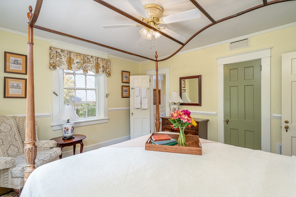 The Rebecca Rolfe Room photo 3