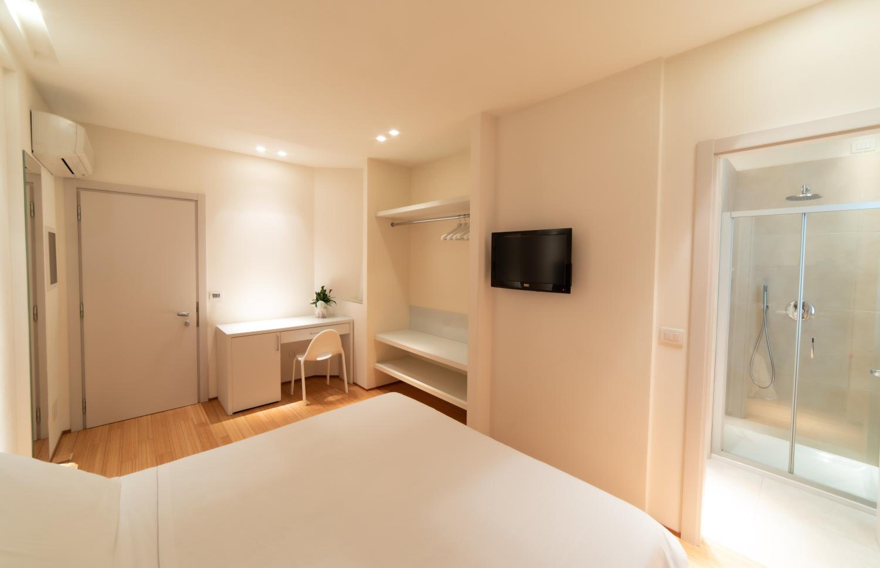 Standard Double or Twin Room photo 2