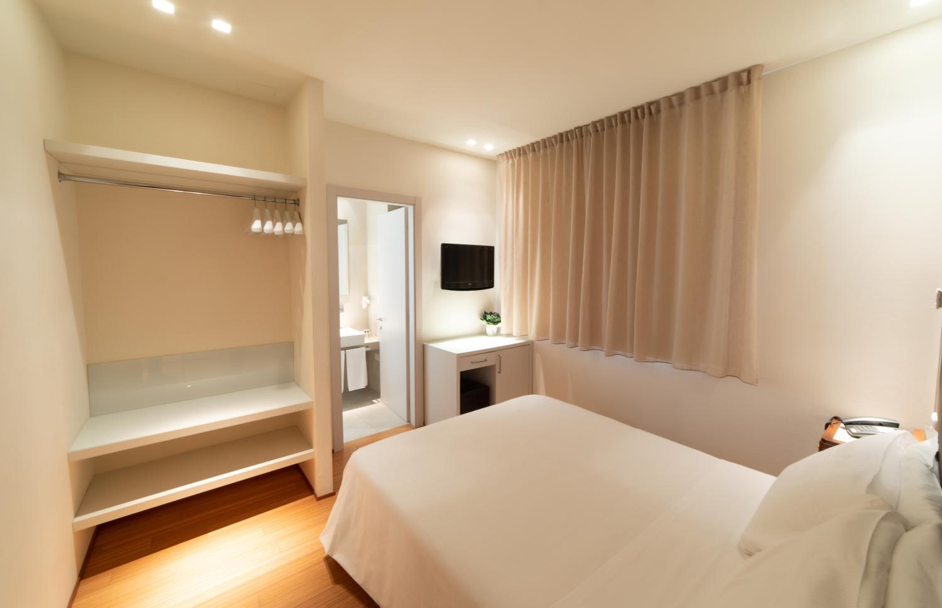 Economy Double Room photo 1