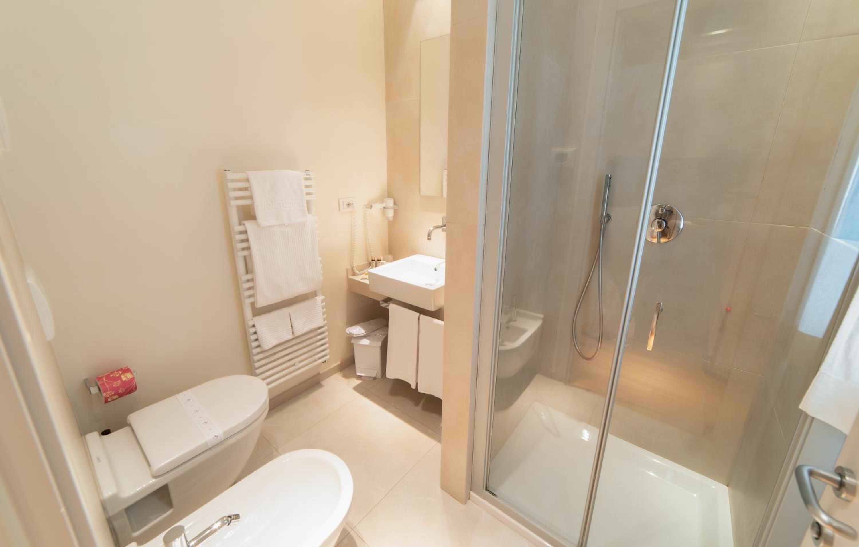 Standard Double or Twin Room photo 3