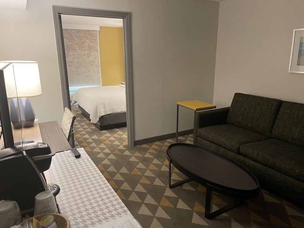 Suite, 1 Bedroom - Photo 3