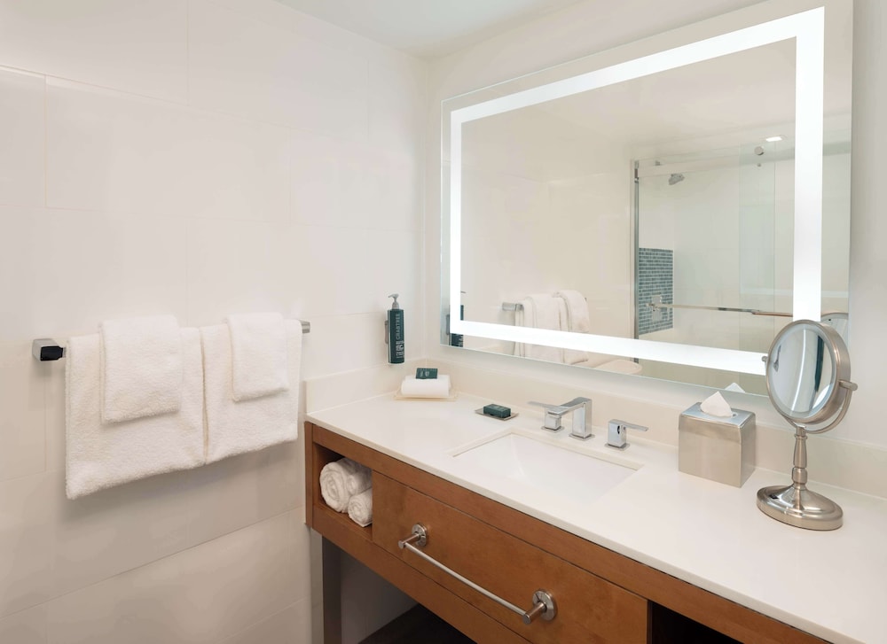 Room, 2 Queen Beds - Photo 7
