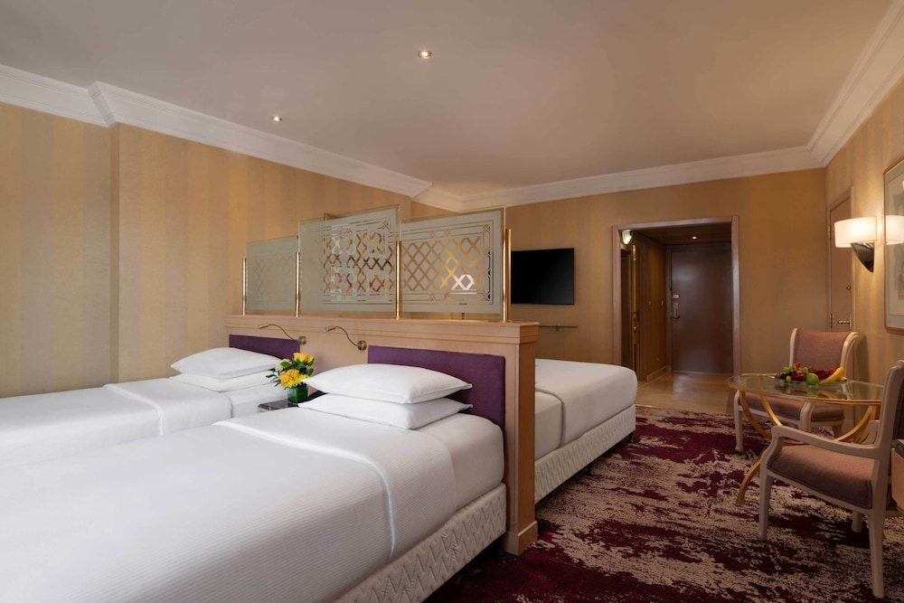 Family Room (4 Single Beds) photo 2