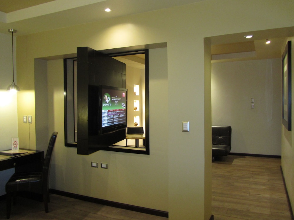 Junior Suite, 1 King Bed photo 3