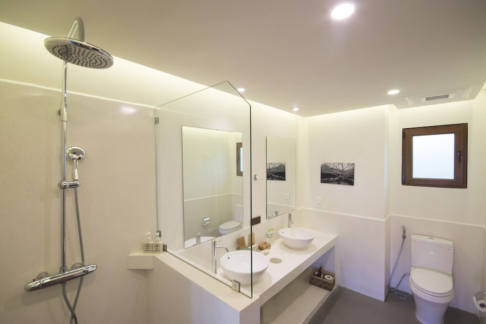 Modern Deluxe Room photo 3