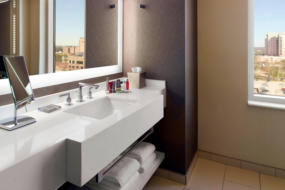 Junior Suite, 1 King Bed, River View - Photo 3