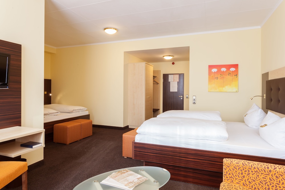 Standard Room, 2 Queen Beds (Cozy Sitting Corner) - Photo 2