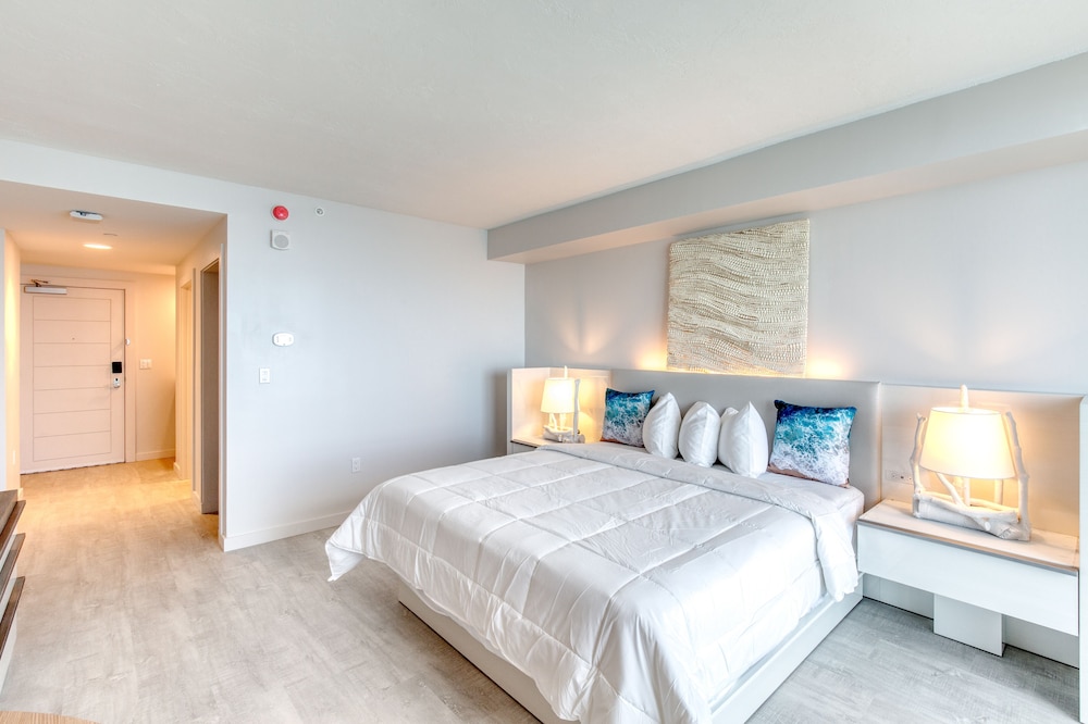 Standard King Room with Ocean View - Photo 3