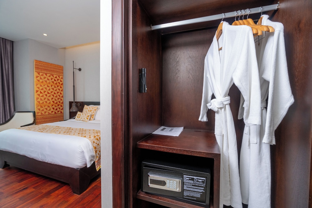 Deluxe Double Room, 1 Double Bed, City View - Photo 3