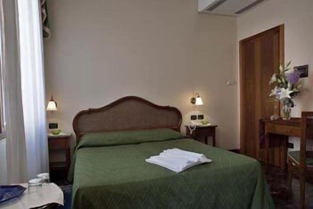 Single Room photo 3